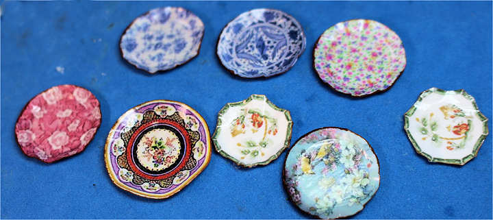 Bunch of decorative plates - laminated paper