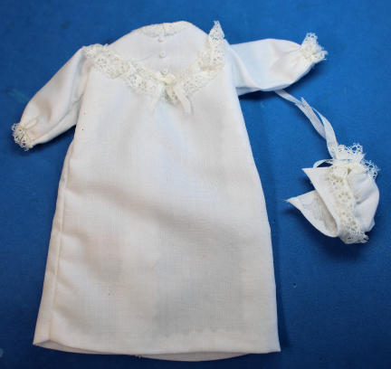 Lady's nightgown and bonnet