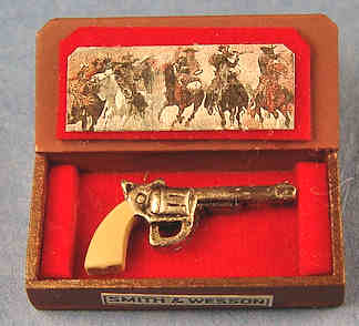 Pistol in box - red liner