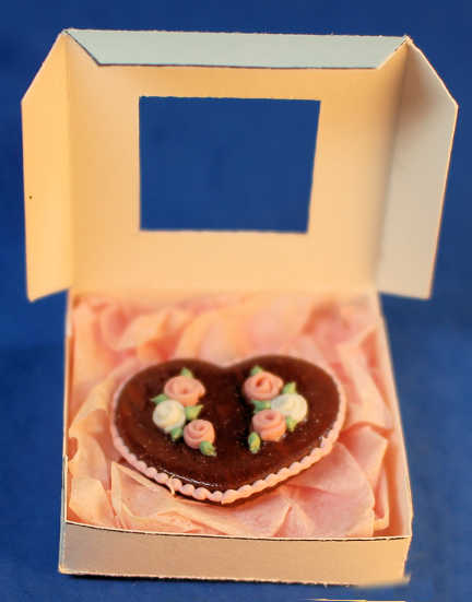 Heart cake in a box