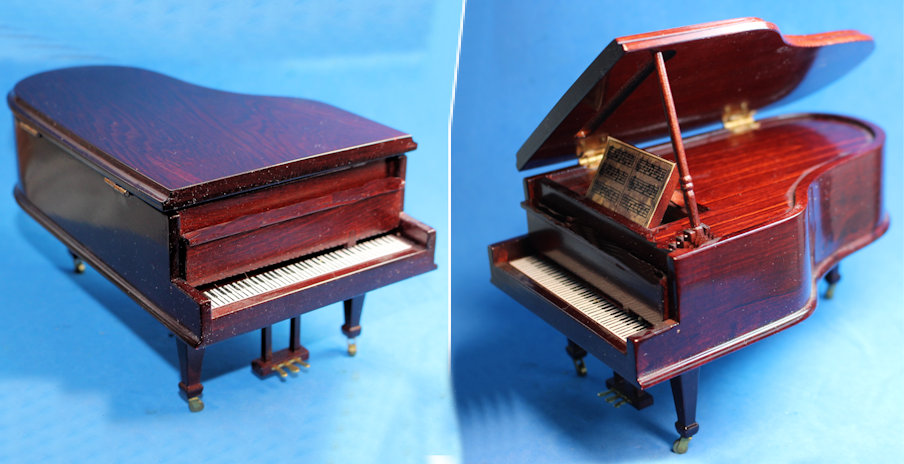 Grand piano/music box