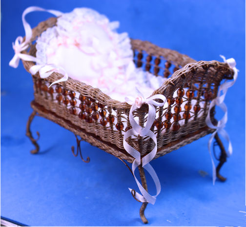 (image for) Crib - wicker - pink trim