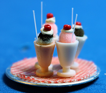(image for) Tray of ice cream treats