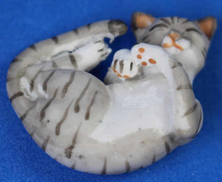 (image for) Cat on its back