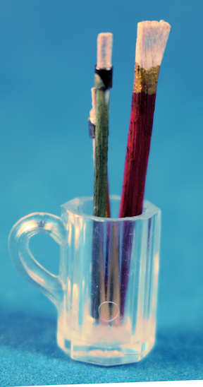 (image for) Artist brushes in glass