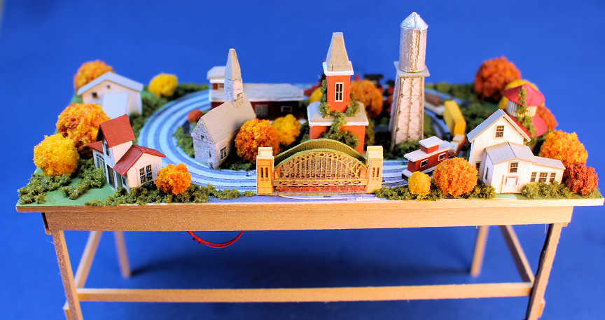 (image for) Model train set -New England town - autumn