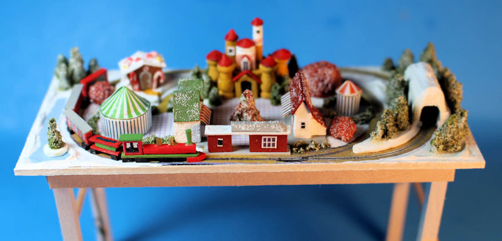 Model train set Christmas theme park - Click Image to Close