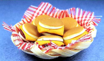 (image for) Basket of cheeseburgers
