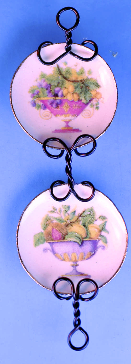(image for) Plate hanger and plates