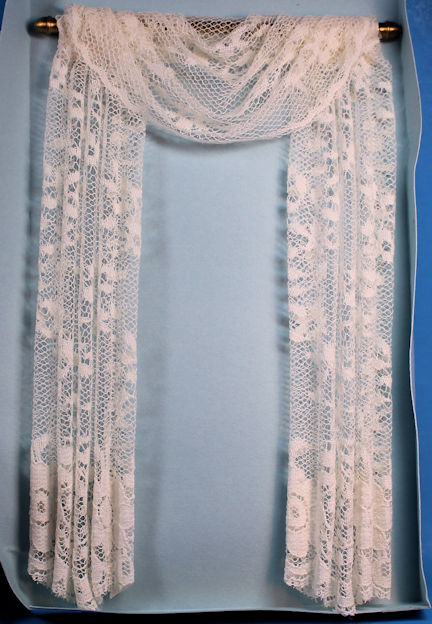 (image for) Lace swag - ivory