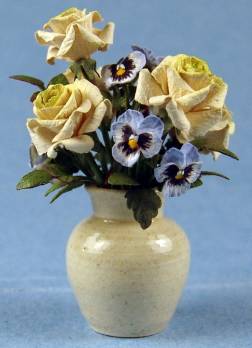 (image for) Flower arrangement - roses & pansies