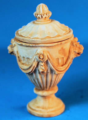 Garden urn - lidded - tan