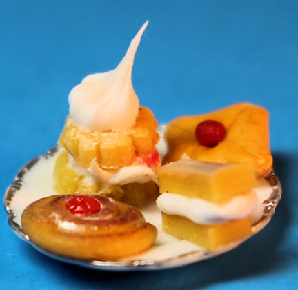 (image for) Pastries on plate