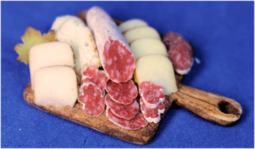 (image for) Italian snacks on wood board