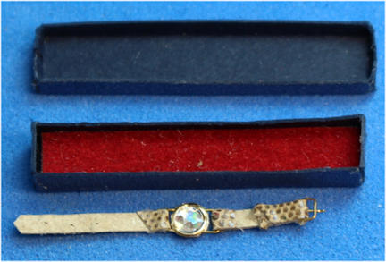 Lady's watch with presentation case