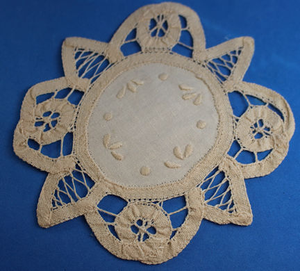 (image for) Large doily/table cover