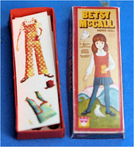 (image for) Paper doll and clothes