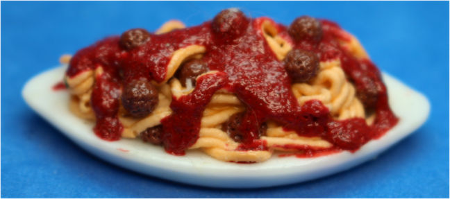 Spaghetti and meatball platter - family size