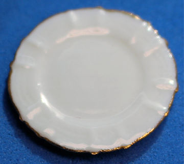 Porcelain plate - gold rim