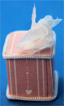 (image for) Box of tissues - pink