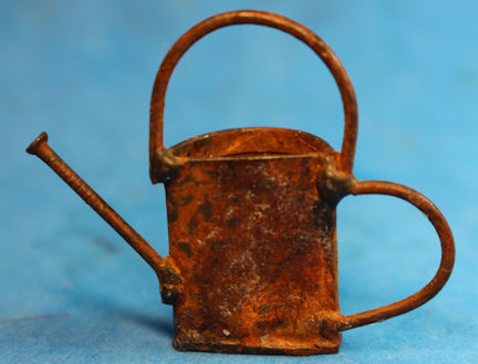 Half rusty watering can - flat in the back