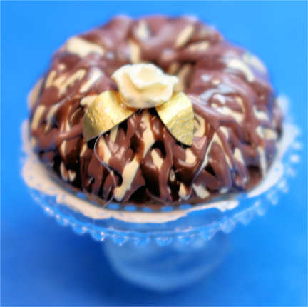 (image for) Cake - chocolate swirl - glass pedestal