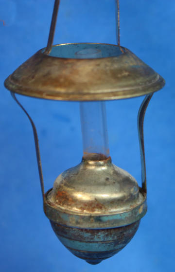 (image for) Outdoor hanging light - grungy