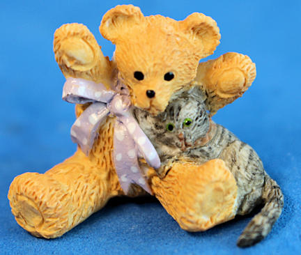 Teddy & kitten figurine - Click Image to Close