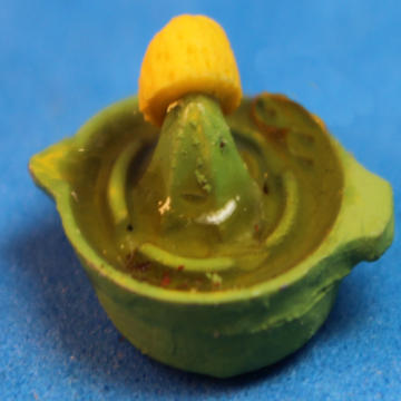 (image for) Lemon juicer with lemon