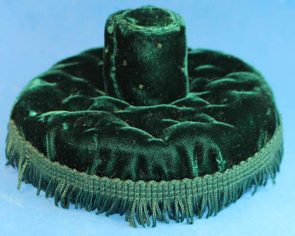 (image for) Victorian round velvet sofa