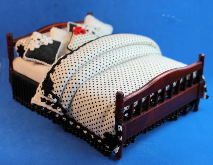 (image for) Dressed bed