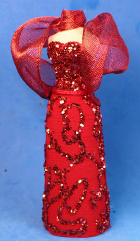 (image for) Elegant gown on dress form