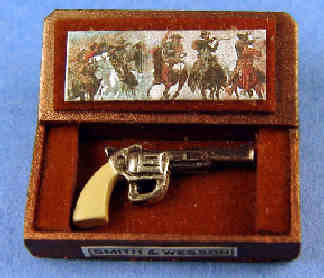 (image for) Pistol in box - brown liner