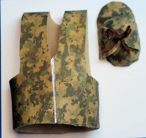(image for) Camo hunting gear - vest and cap