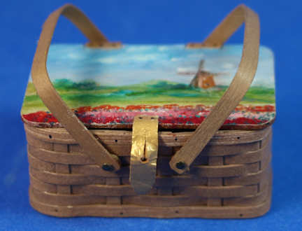 (image for) Picnic basket with painted cover