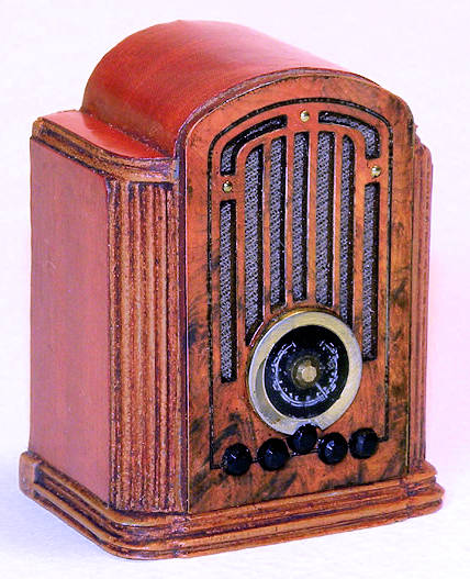 (image for) Antique radio - table top