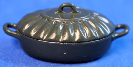 (image for) Oval casserole - ribbed lid - dark green