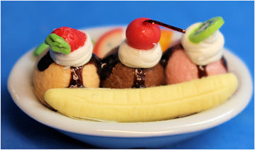 Deluxe banana split