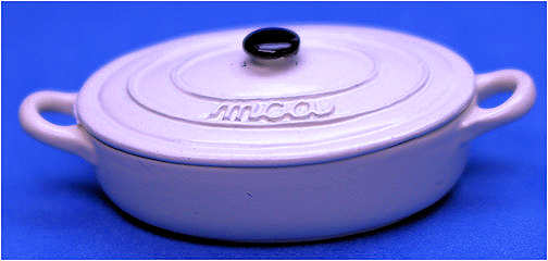 (image for) Oval casserole - lined lid- pale pink