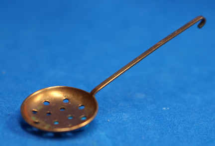 (image for) Long handled strainer - copper