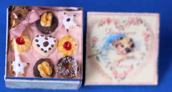 (image for) Tin of fancy cookies