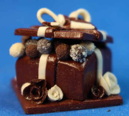 (image for) Chocolate gift box filled with chocolates