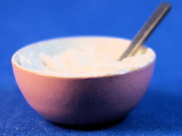 (image for) Bowl of frosting - pink