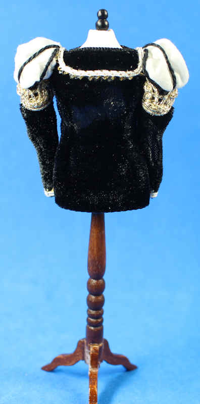 (image for) Men's Tudor/Renaissance velvet top on stand