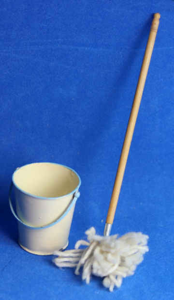 (image for) Mop and pail