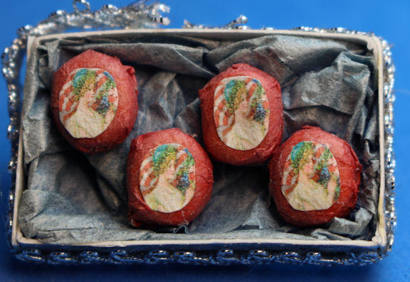(image for) Box of lady's soaps