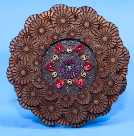 (image for) "Tramp Art" button display #1