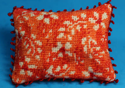 Decorative pillow - pettipoint
