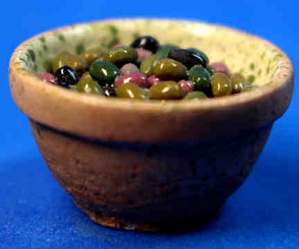 (image for) Olives in terra cotta bowl