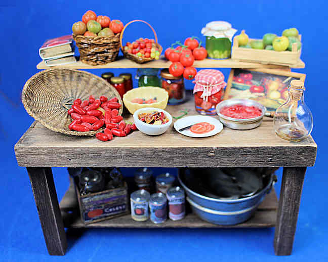 (image for) Tomato sauce/preserves preparation table